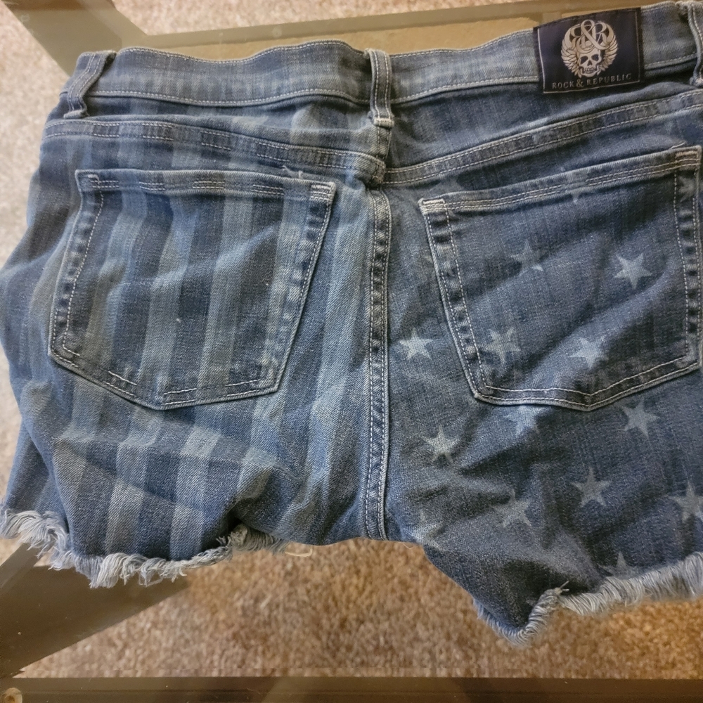 Shorts - Picture 2 of 3